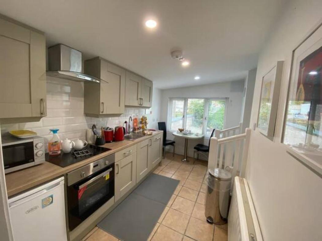Location, Location! Gorgeous 1 Bed Apt- Килларни Экстерьер фото
